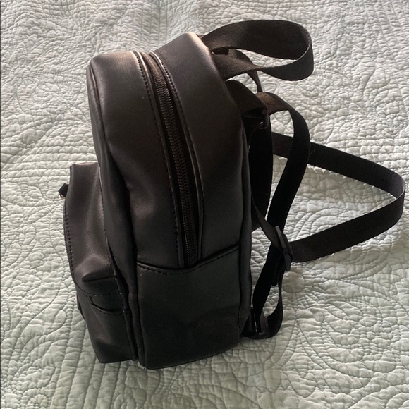 Kendall & Kylie Black Backpack with Adjustable Straps and Compact Design - Picture 5 of 7